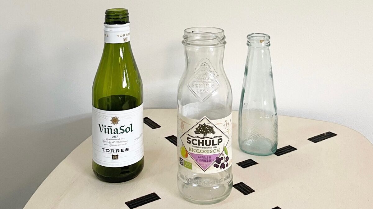 Een vaas maken van een lege fles: deze leukerds helpen je een handje!